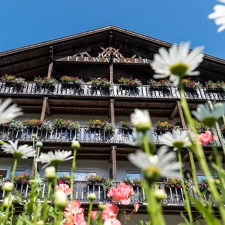 Hotel&appartements Perwanger 3*
